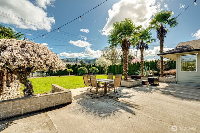 2126 Lewis River Road, Woodland, WA 98674