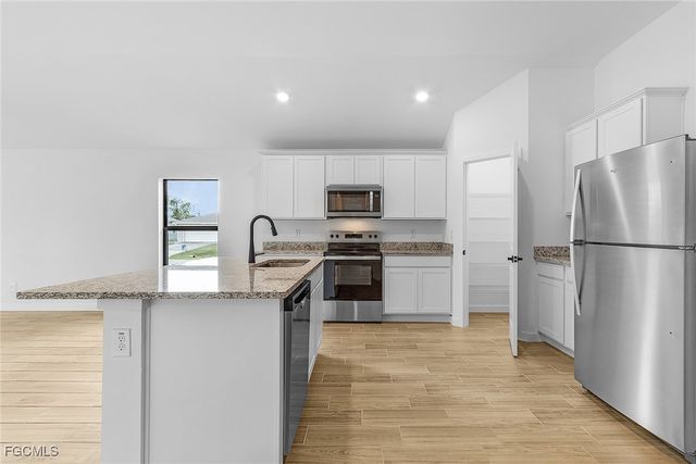 827 Rue Labeau CIR, Fort Myers, FL 33913