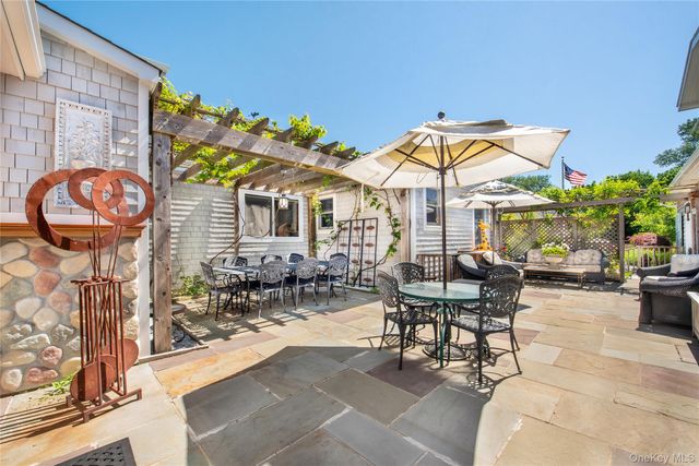 6 White Lane, Hampton Bays, NY 11946