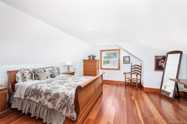 6 White Lane, Hampton Bays, NY 11946