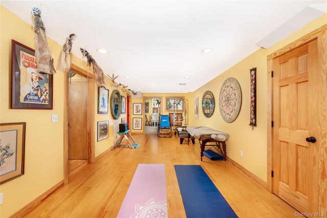 6 White Lane, Hampton Bays, NY 11946