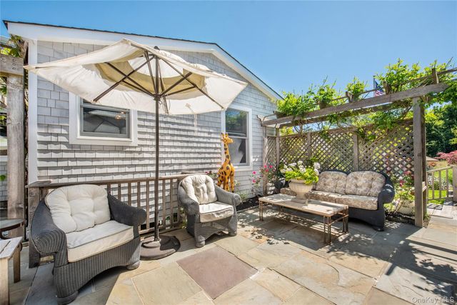 6 White Lane, Hampton Bays, NY 11946