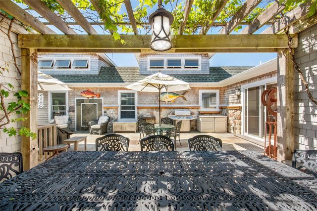 6 White Lane, Hampton Bays, NY 11946