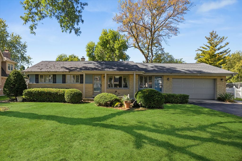 1660 N Highland Avenue, Arlington Heights, IL 60004 — exterior