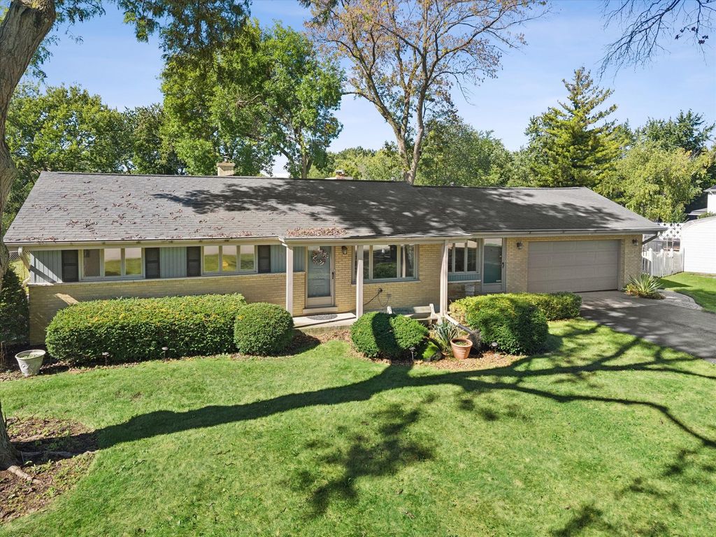 1660 N Highland Avenue, Arlington Heights, IL 60004 — photo 2
