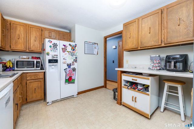 46 Lakeshore Drive, New Hartford, CT 06057