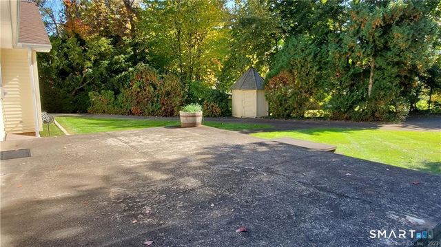 32 Fernridge Road, West Hartford, CT 06107
