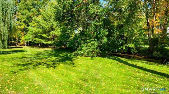 32 Fernridge Road, West Hartford, CT 06107