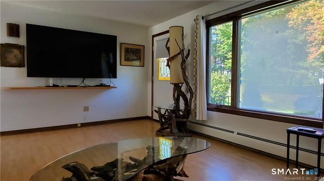 32 Fernridge Road, West Hartford, CT 06107