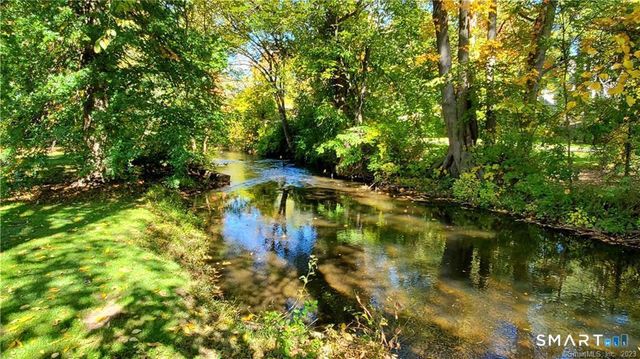 32 Fernridge Road, West Hartford, CT 06107