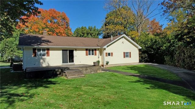 32 Fernridge Road, West Hartford, CT 06107