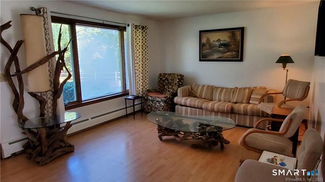 32 Fernridge Road, West Hartford, CT 06107