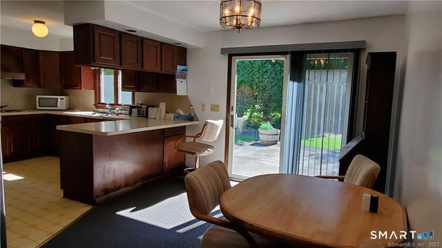 32 Fernridge Road, West Hartford, CT 06107