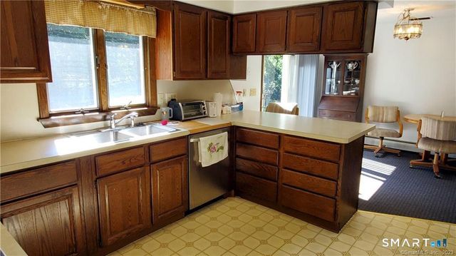 32 Fernridge Road, West Hartford, CT 06107