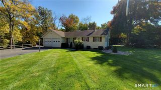 32 Fernridge Road, West Hartford, CT 06107