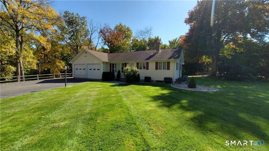 32 Fernridge Road, West Hartford, CT 06107