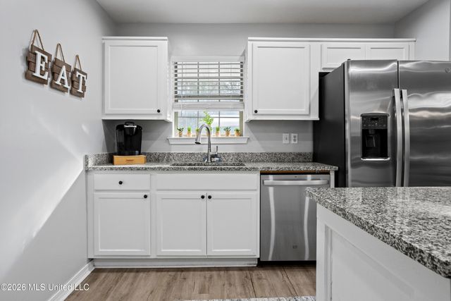 118 Barbara Circle, Ocean Springs, MS 39564