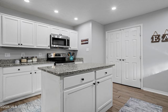 118 Barbara Circle, Ocean Springs, MS 39564