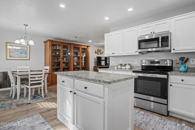 118 Barbara Circle, Ocean Springs, MS 39564