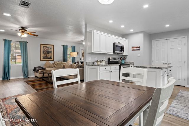 118 Barbara Circle, Ocean Springs, MS 39564