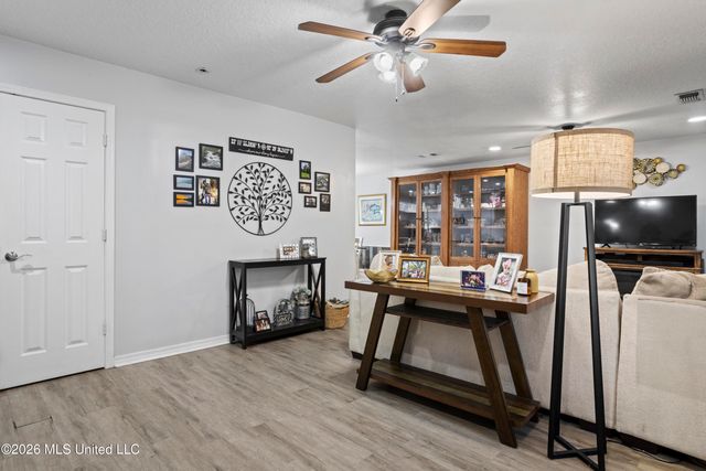 118 Barbara Circle, Ocean Springs, MS 39564