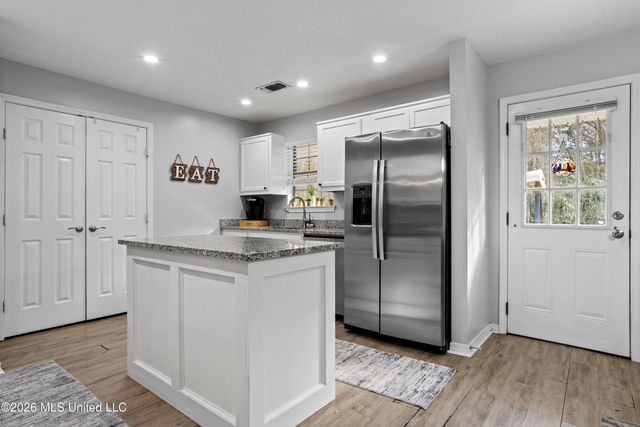 118 Barbara Circle, Ocean Springs, MS 39564