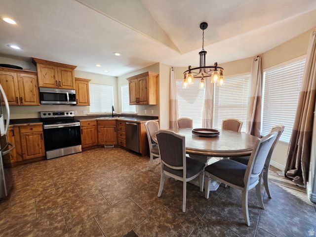 9073 N CLUBHOUSE LN, Eagle Mountain, UT 84005