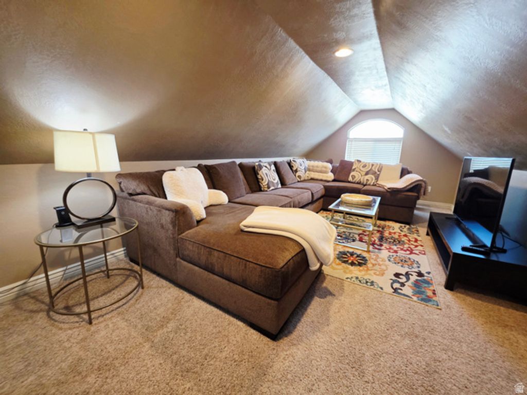 Image 13 of property listing at 9073 N CLUBHOUSE LN, Eagle Mountain, UT 84005