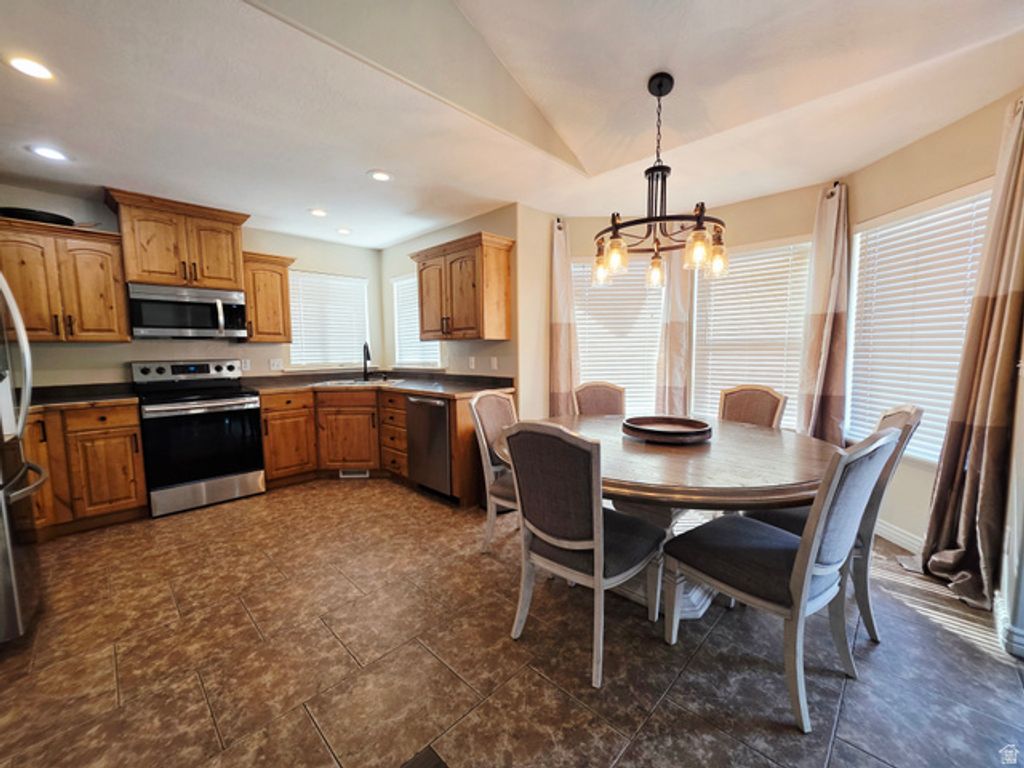 Image 15 of property listing at 9073 N CLUBHOUSE LN, Eagle Mountain, UT 84005