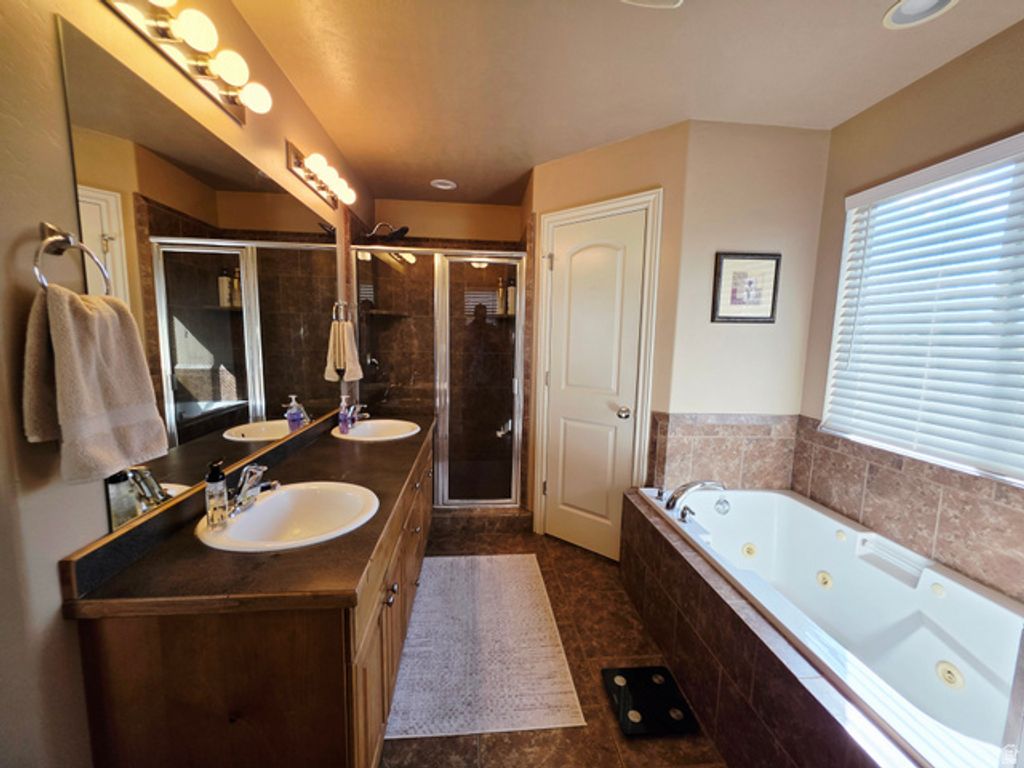 Image 20 of property listing at 9073 N CLUBHOUSE LN, Eagle Mountain, UT 84005