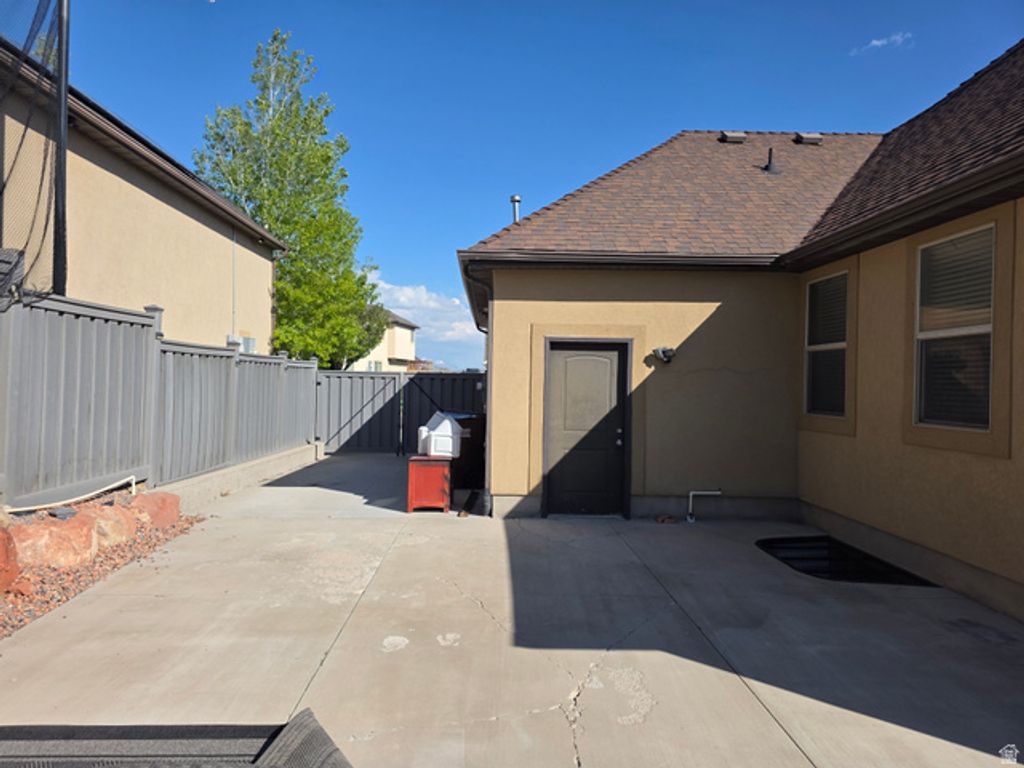 Image 33 of property listing at 9073 N CLUBHOUSE LN, Eagle Mountain, UT 84005