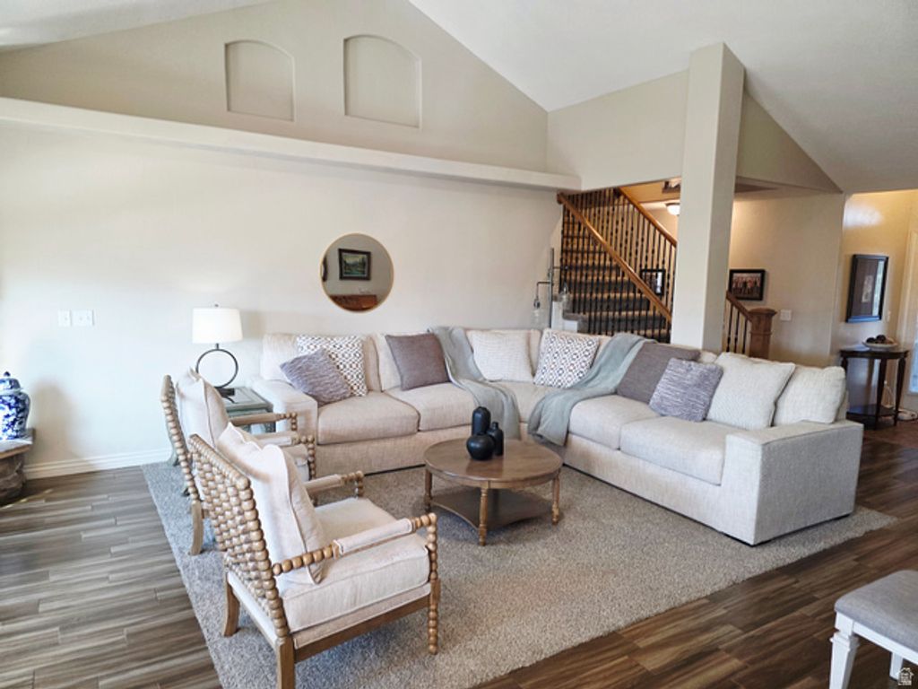Image 5 of property listing at 9073 N CLUBHOUSE LN, Eagle Mountain, UT 84005
