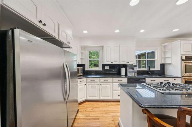 524 Golfview Dr, Peachtree City, GA 30269
