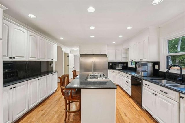 524 Golfview Dr, Peachtree City, GA 30269