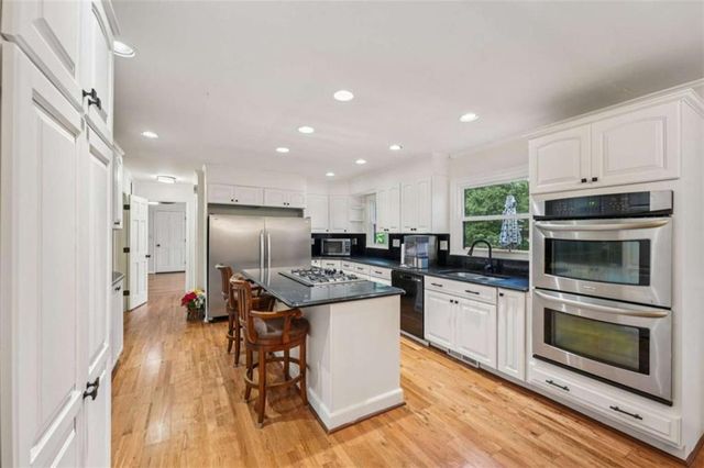 524 Golfview Dr, Peachtree City, GA 30269