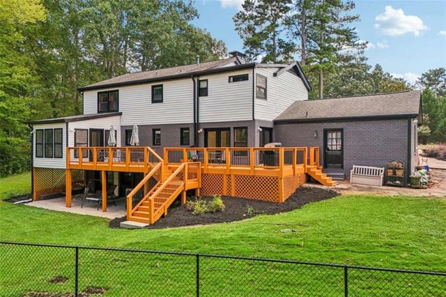 524 Golfview Dr, Peachtree City, GA 30269