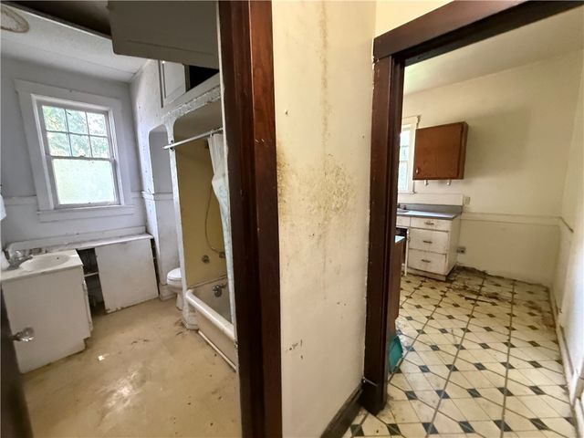 601 6th St, Pitcairn, PA 15140