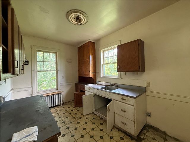 601 6th St, Pitcairn, PA 15140