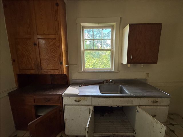 601 6th St, Pitcairn, PA 15140