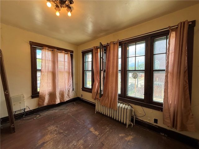 601 6th St, Pitcairn, PA 15140