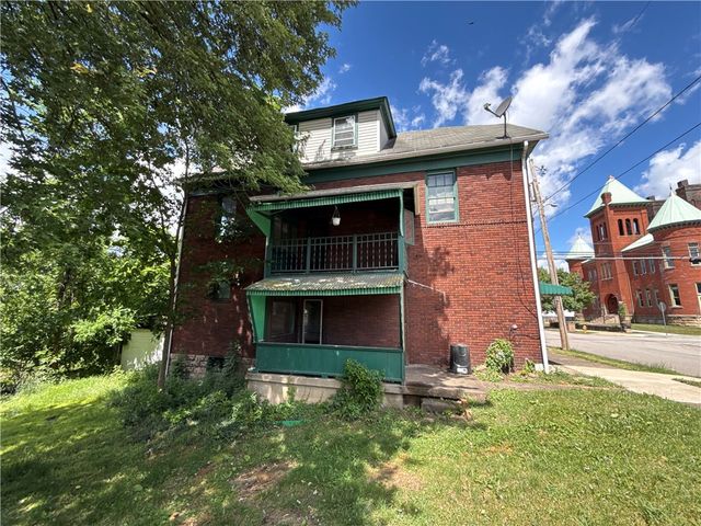 601 6th St, Pitcairn, PA 15140
