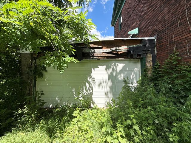 601 6th St, Pitcairn, PA 15140