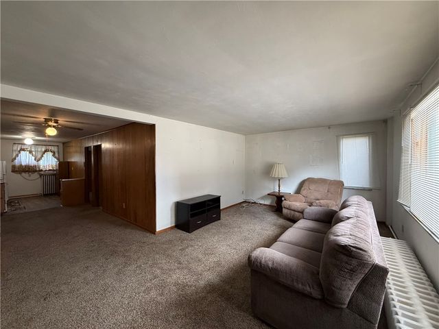 601 6th St, Pitcairn, PA 15140
