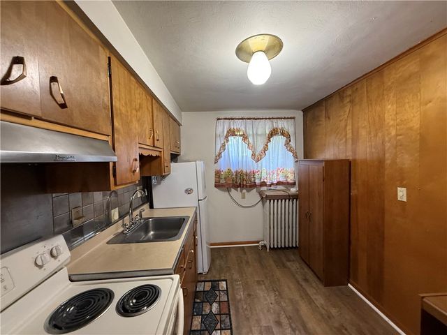 601 6th St, Pitcairn, PA 15140