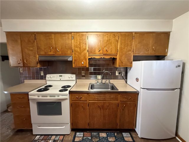 601 6th St, Pitcairn, PA 15140
