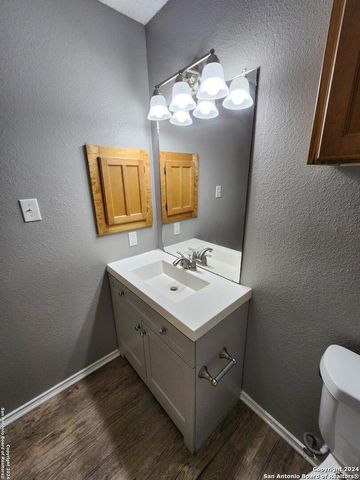 8919 shadow wood, Converse, TX 78109