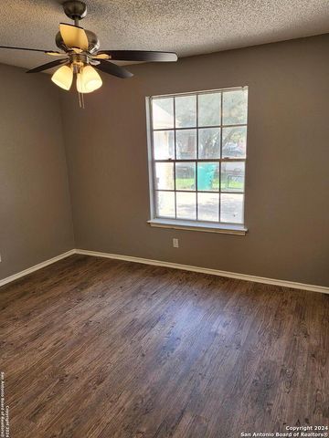 8919 shadow wood, Converse, TX 78109