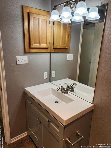 8919 shadow wood, Converse, TX 78109