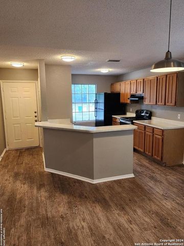 8919 shadow wood, Converse, TX 78109