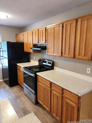 8919 shadow wood, Converse, TX 78109